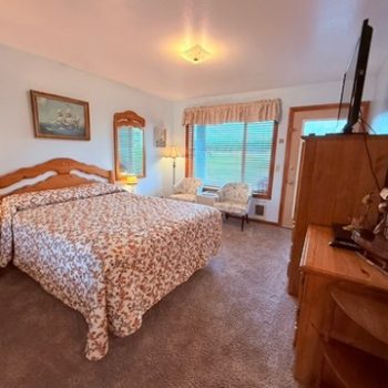 Bedroom Unit w:Studio Kitchenette, Ground PET Friendly1